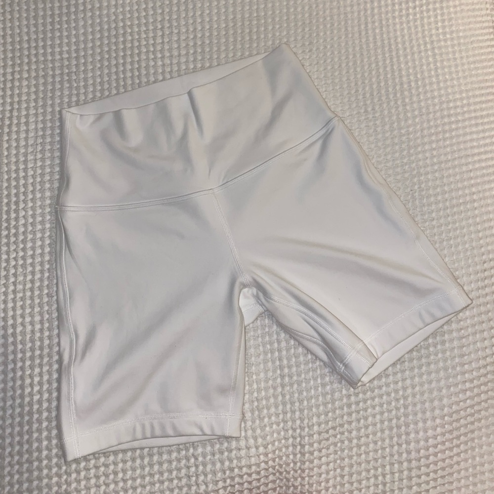 White Lululemon Align Shorts NWOT